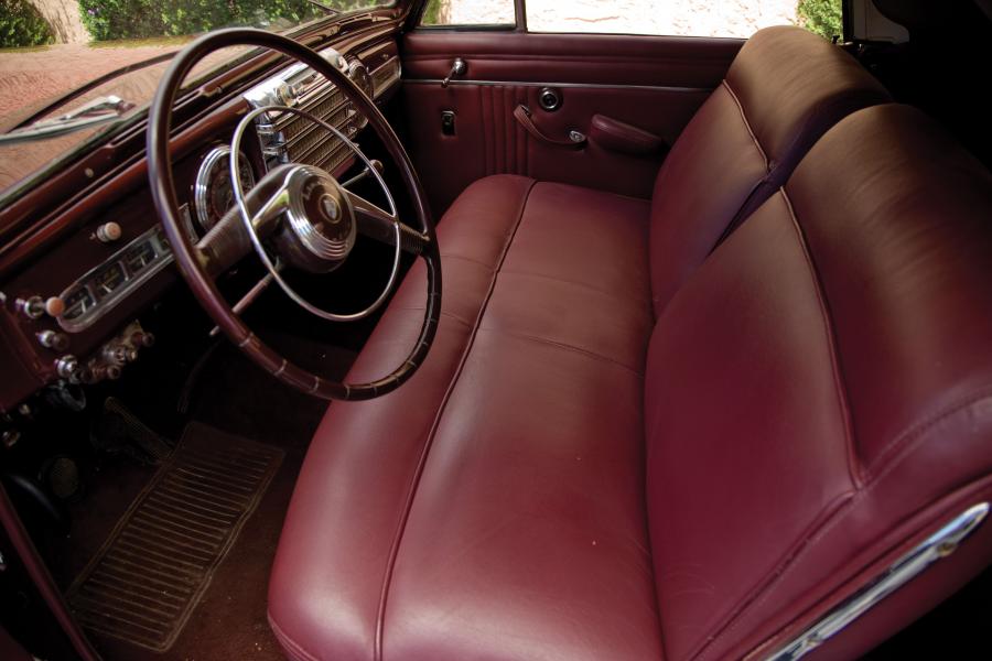  Lincoln Continental Convertible 1946 года  (фото 7 из 9)